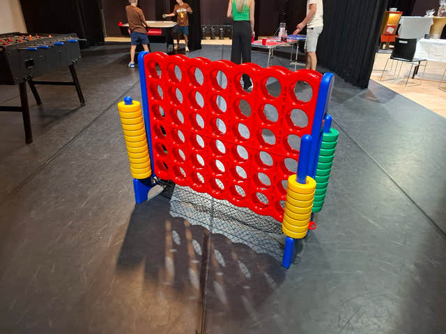 Mega 4 op een rij huren - Uitjesthuis