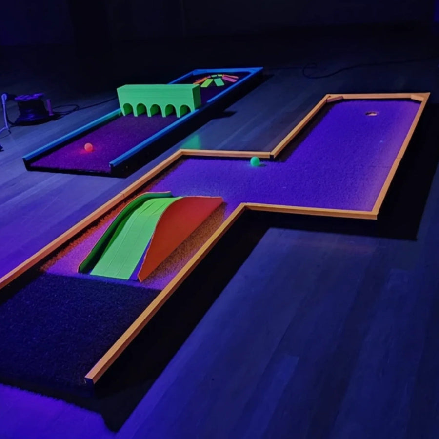 Neon midgetgolf op locatie - Uitjesthuis