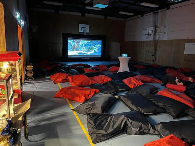 Outdoor movie night op locatie - Uitjesthuis