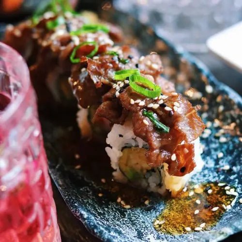 Surf en turf sushi roll ( 8 stuks) - Uitjesthuis